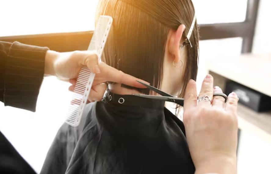 梦到头发被剪短解梦