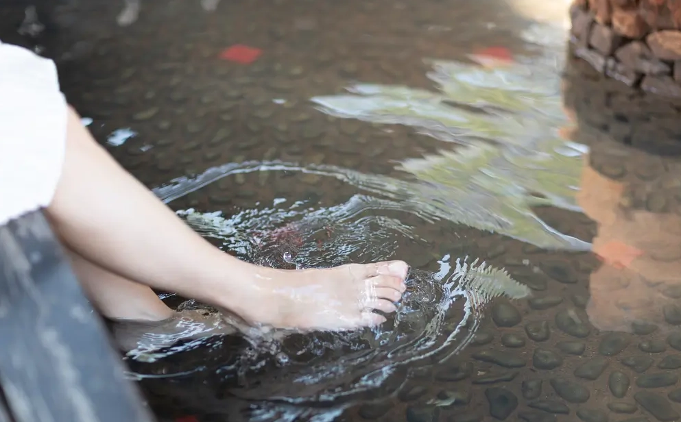夢見水浸腳解夢 夢見水浸腳解夢
