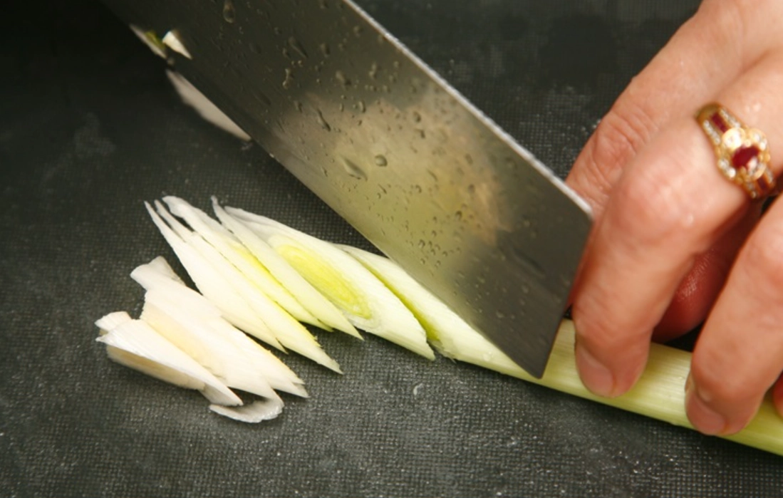 蒜苗切法技巧 蒜苗切法技巧