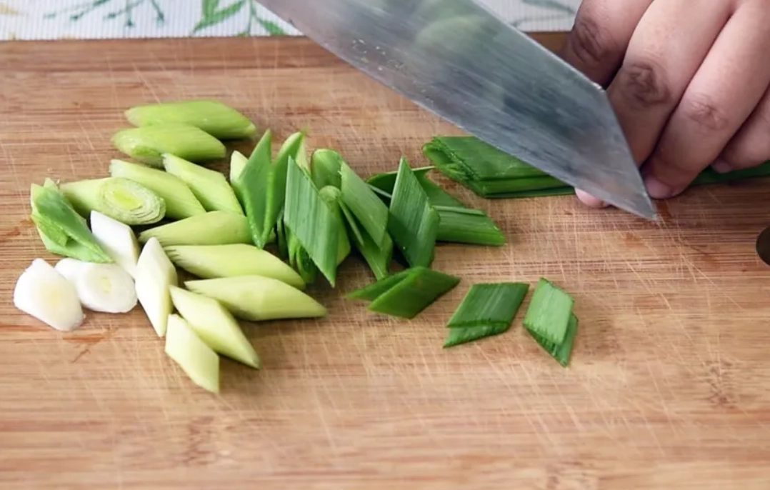 蒜苗料理準備 蒜苗料理準備