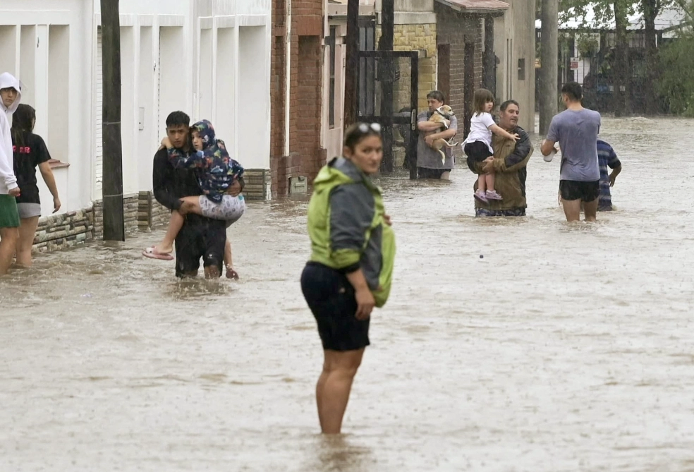 夢到淹水逃難 意思 夢到淹水逃難 意思