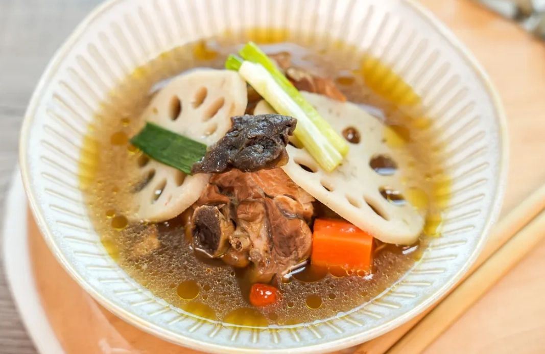 蓮藕蒜頭雞湯食譜