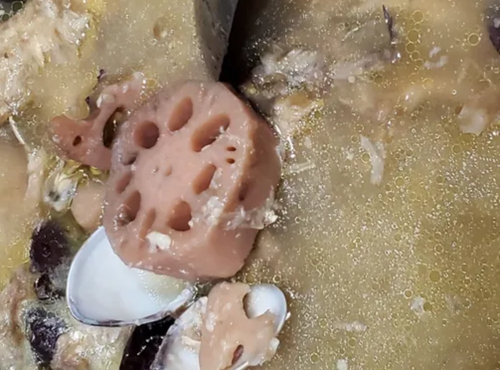 台灣蓮藕蒜頭雞湯做法