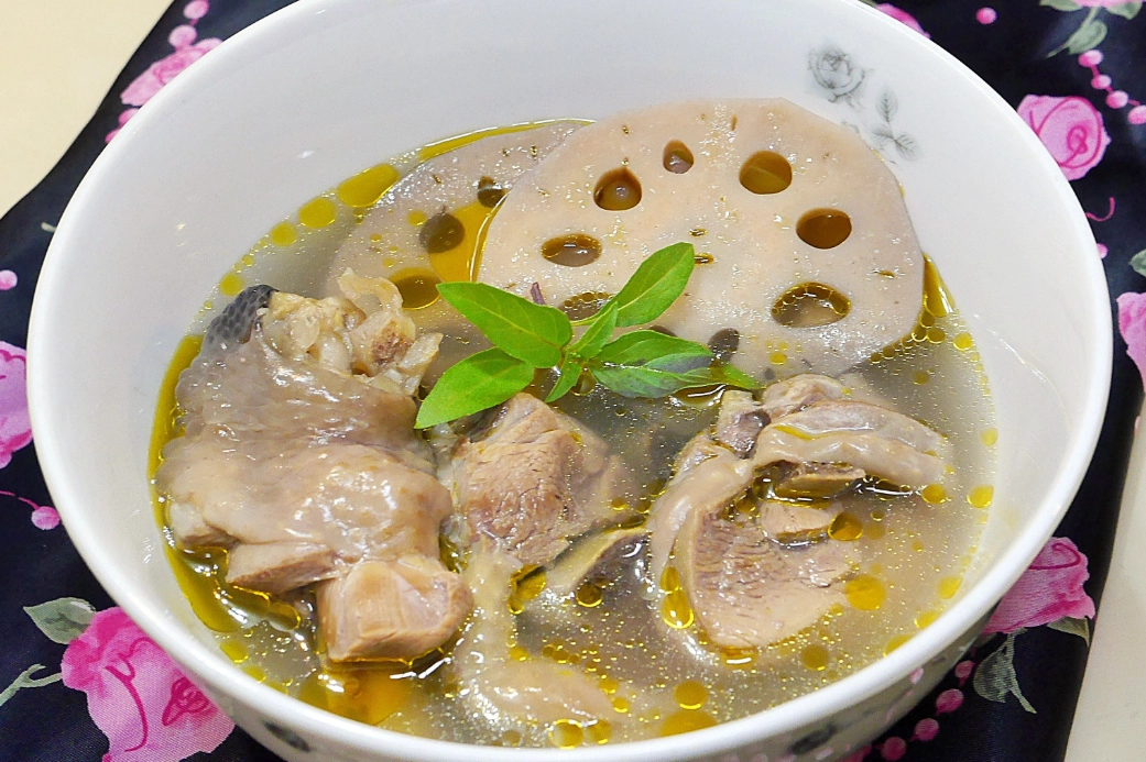 蓮藕蒜頭雞湯功效